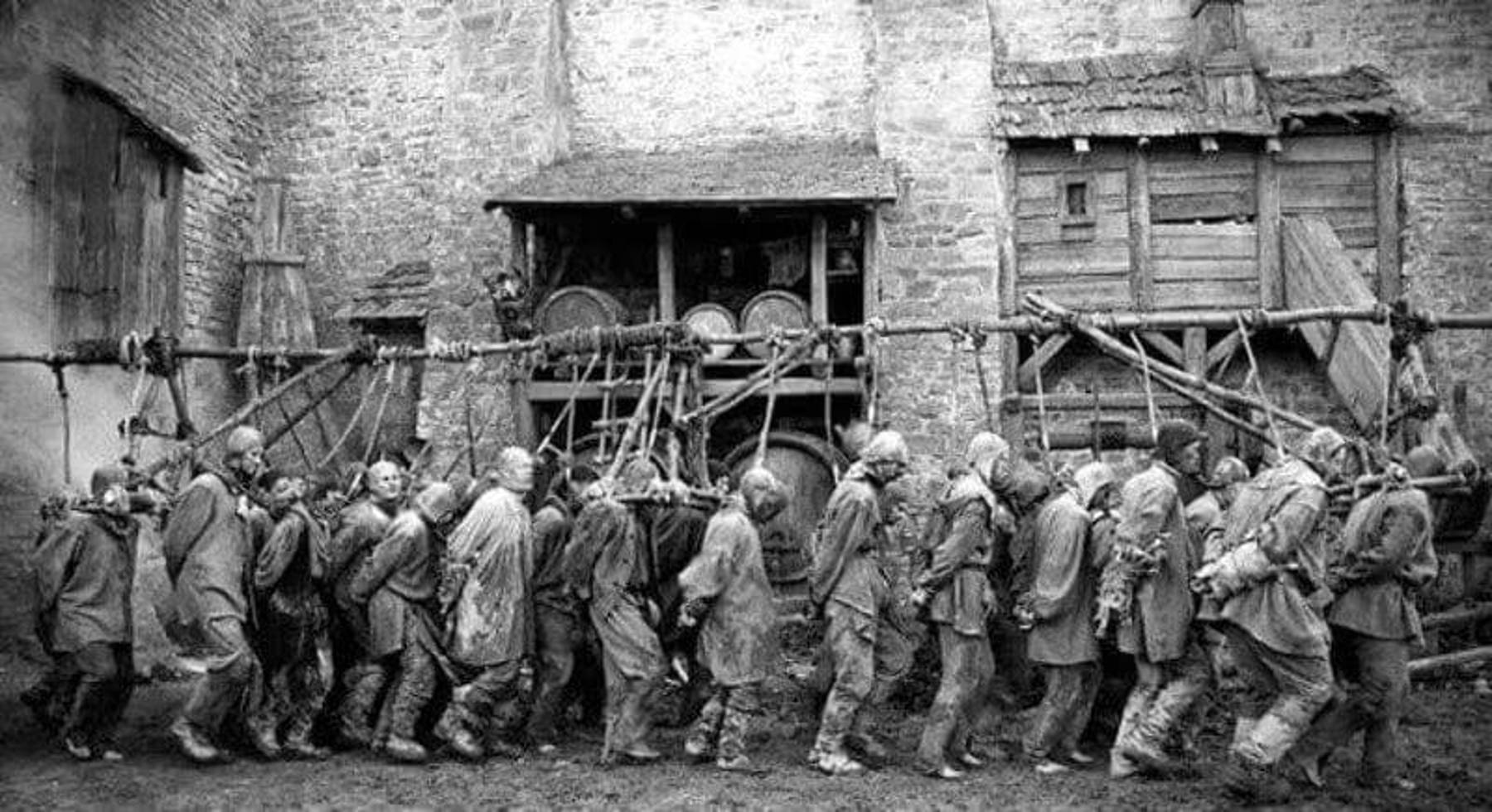 Image /media/p35lr1xl/hard_to_be_a_god_4.jpg