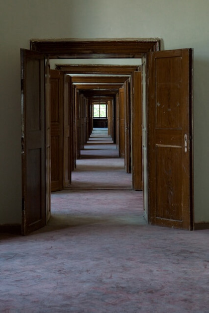 Image /media/p5khdlvb/roudnice_interior_hallway_802v0964_72dpi_640x640_low_res.jpg