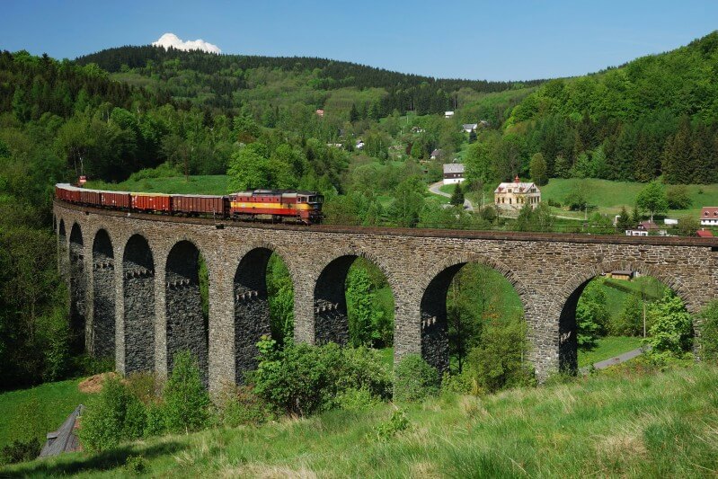 Obrázek /media/pnqlbimm/krystofovo_udoli_-_zeleznicni_viadukt_800x533.jpg