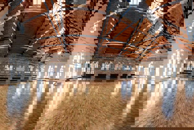 Image /media/r30fikta/11stare_koupelny_brick_house_sal_-_jiri_zerzon.jpg