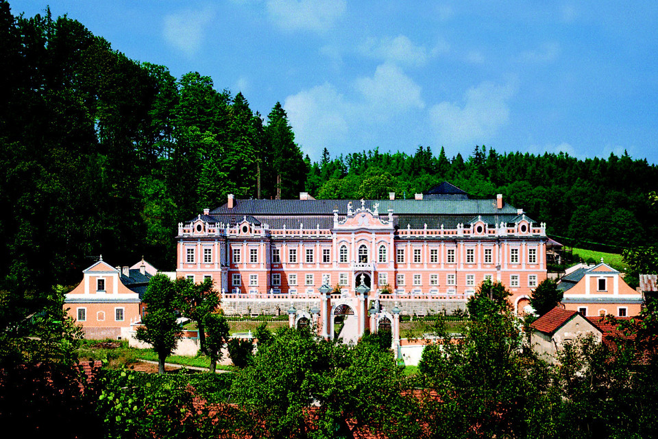 Ilustrační obrázek článku 'Featured location: stunning rococo castle Nové Hrady in East Bohemia'