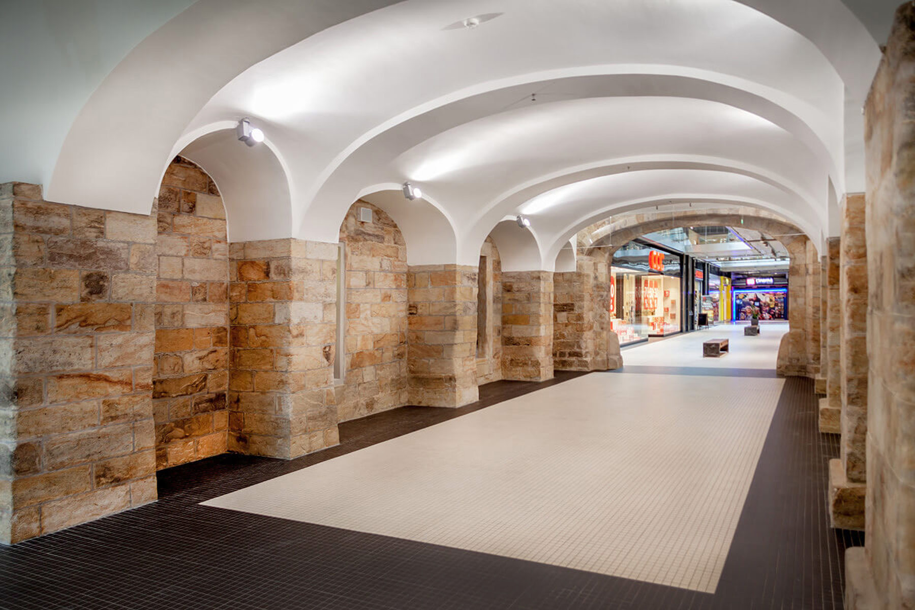 Image /media/s2eb3fw1/int_mall.jpg