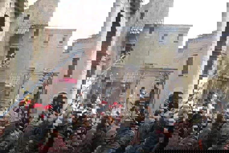 Obrázek /media/toabzo5v/eps2_s9_3_-_barrandov_studios_backlot-campo_dei_fiori_-_lr.jpg