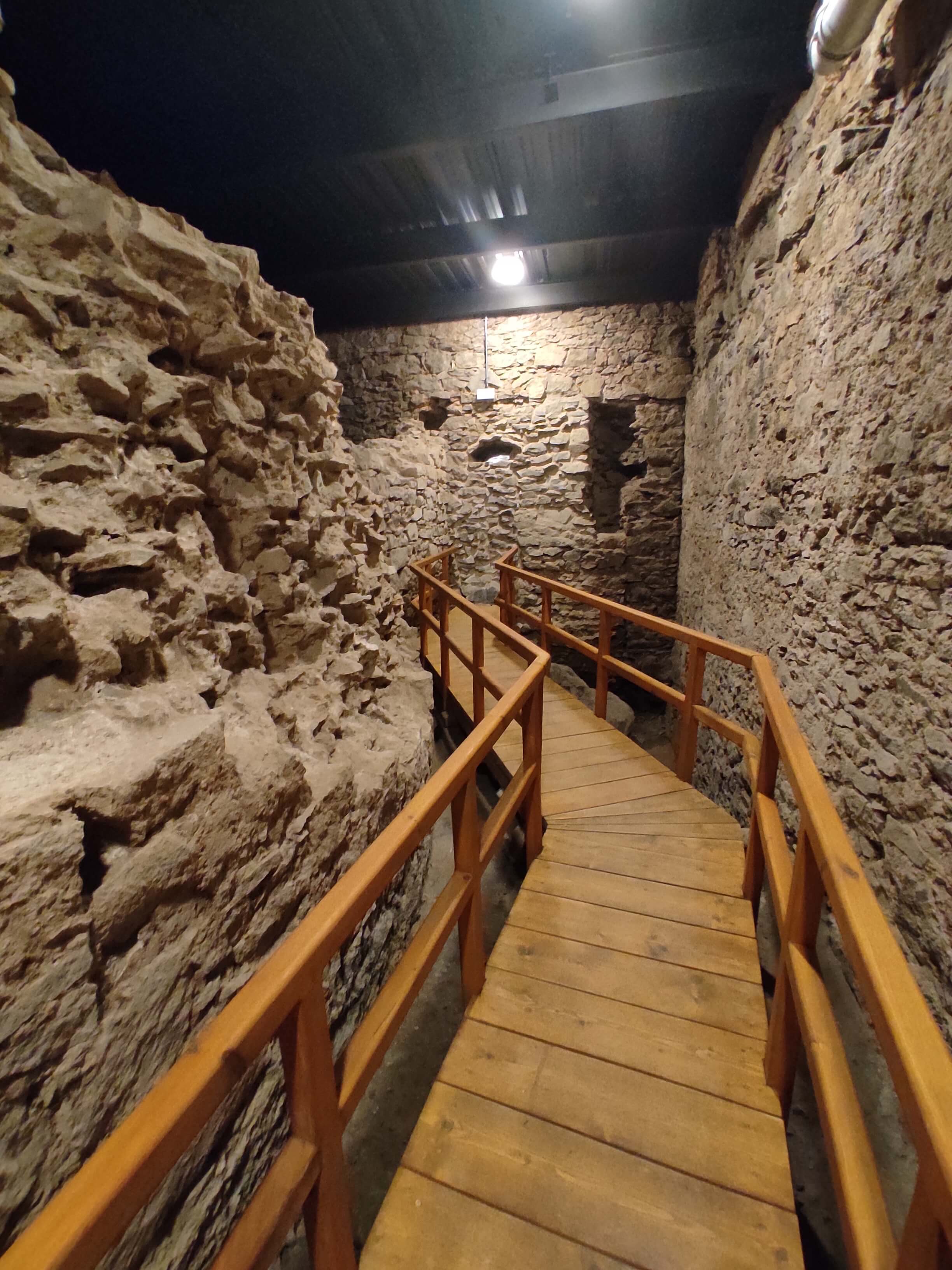 Obrázek /media/vbwlwtzp/hrad-kunětická-hora_sklepení_archiv-dsvč-2021.jpg