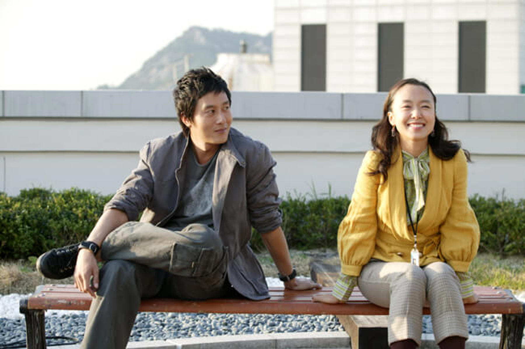 Obrázek /media/wobp4o32/sergeant_choi_and_his_diplomat.jpg