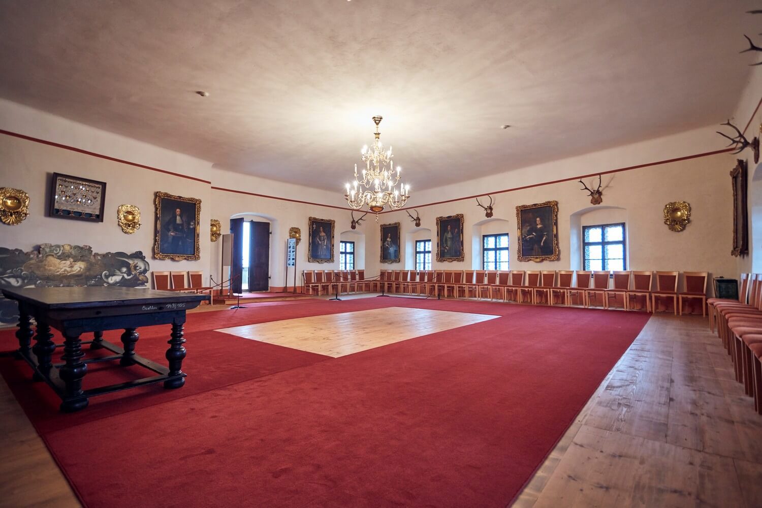 Obrázek /media/xn3e21jp/buchlov_hrad_zdroj_zlin-film-office_34-1.jpg