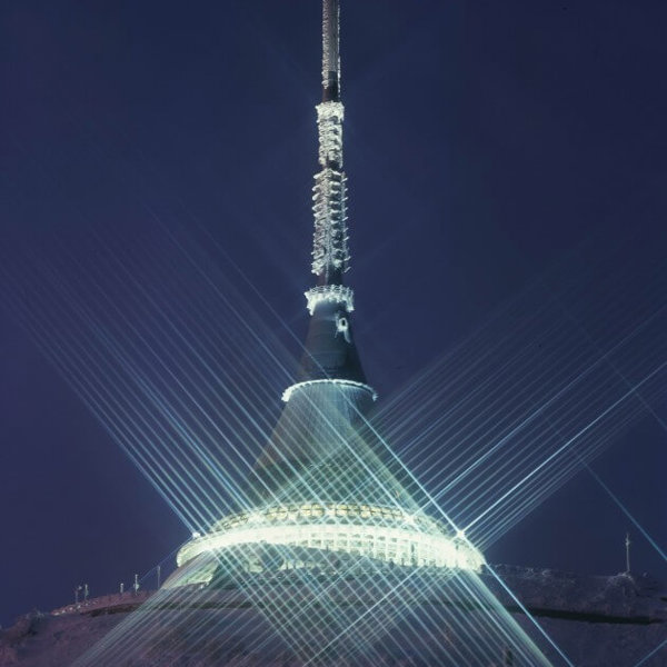 Image /media/xqhc34br/jested_-_v_noci_630x800.jpg