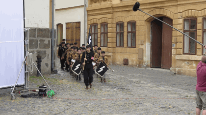 Image /media/y0phk3nr/jojo_rabbit_jan_adler_czech_anglo_production_7.png