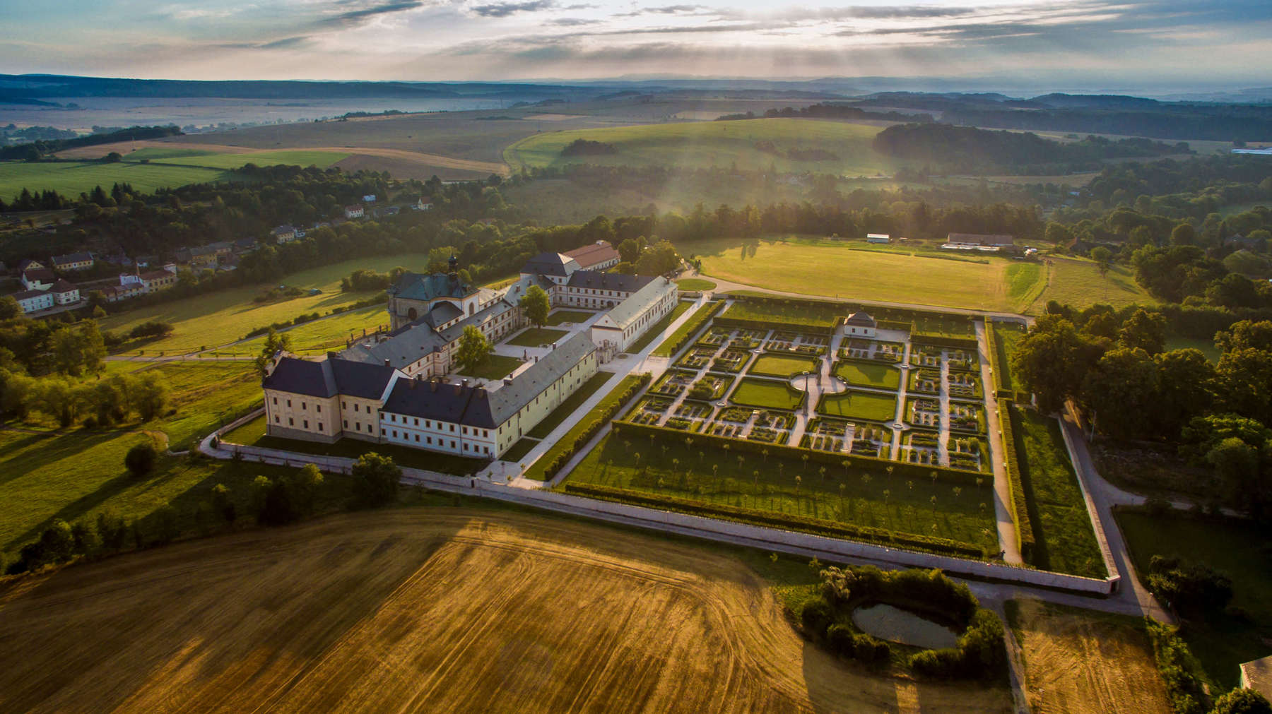 Image /media/yi5nzzn5/valek-kuks-_-hospital-letecke-_-011-_-2016.jpg