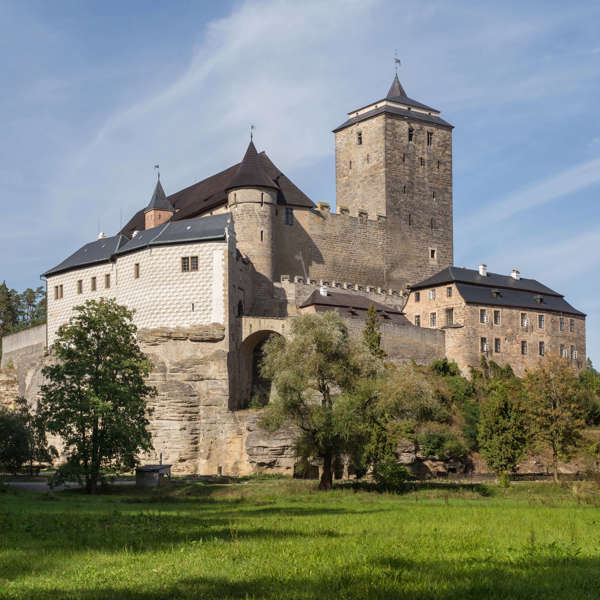 Image /media/yoebq3si/hrad-kost-pohled-zvenku.jpg