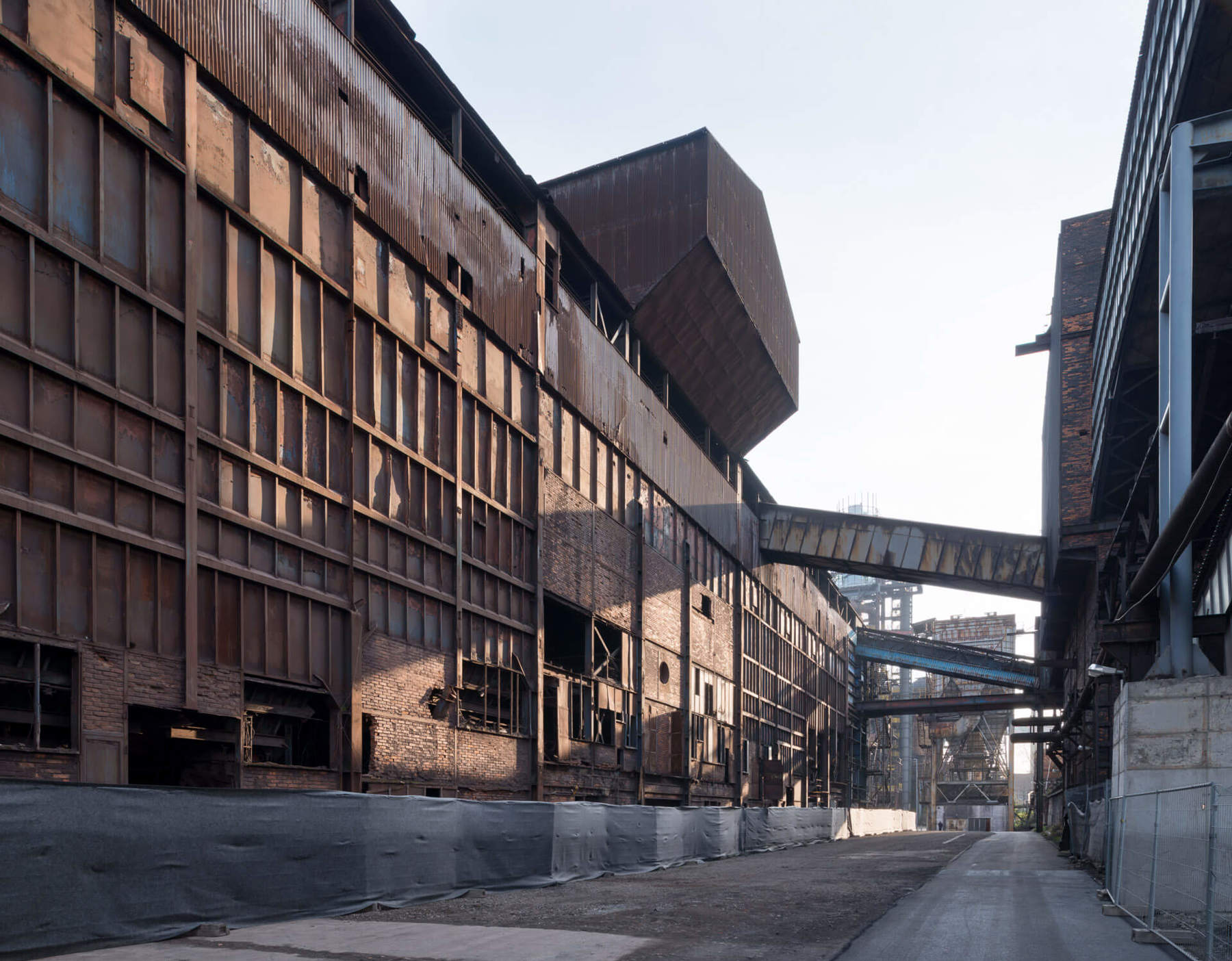 Obrázek /media/zjeaysu3/vítkovické-železárny-zásobníky-rudy-b.jpg