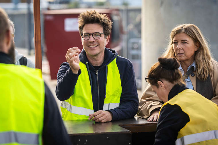 Obrázek /media/zvqoxafz/231130_press-photo-bts_families-like-ours_thomas-vinterberg_paprika-steen_photo-credit_per-arnesen.jpg