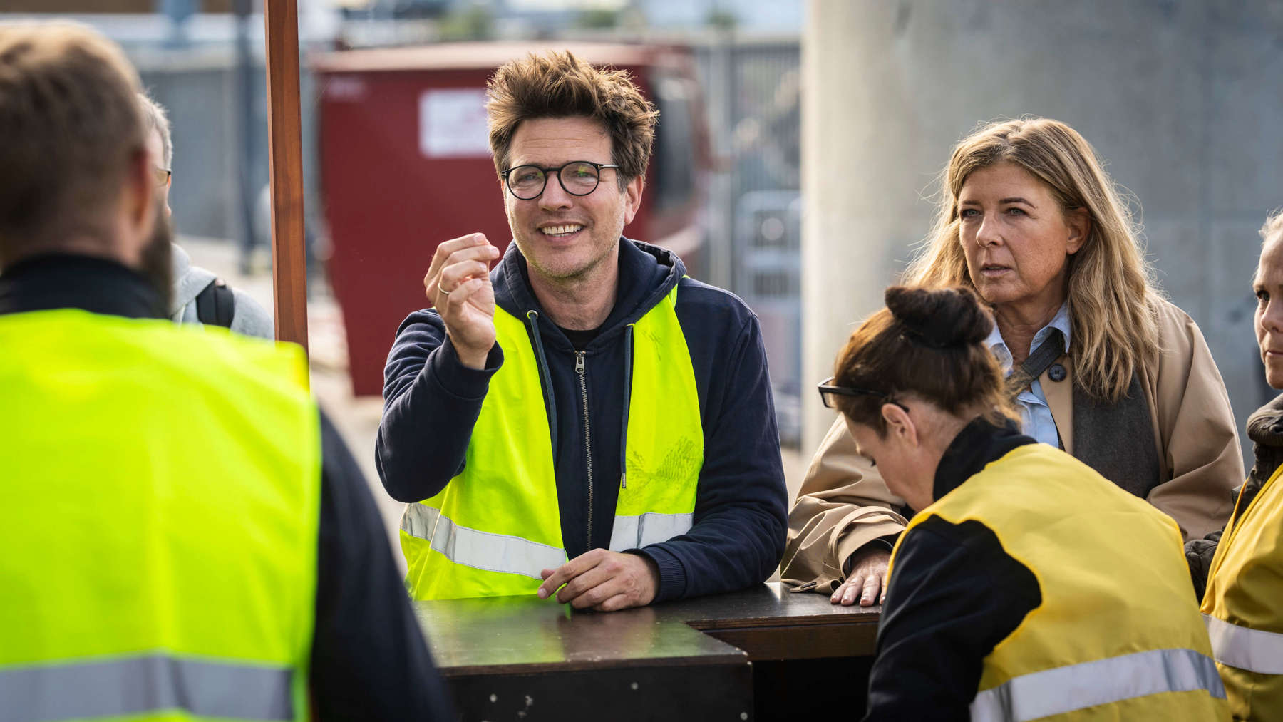 Image /media/zvqoxafz/231130_press-photo-bts_families-like-ours_thomas-vinterberg_paprika-steen_photo-credit_per-arnesen.jpg